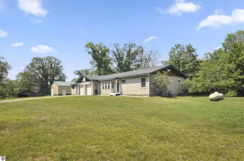 Exterior - 6838 Williams Trl, Grayling, MI 49738 photo 1 of 8