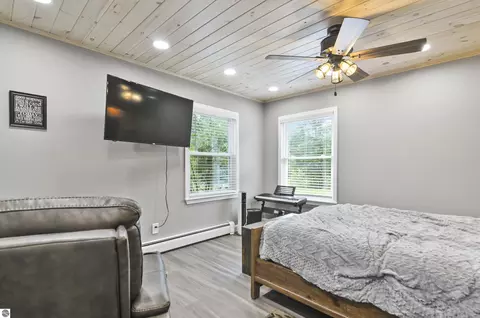 Bedroom - 6838 Williams Trl, Grayling, MI 49738 photo 4 of 7