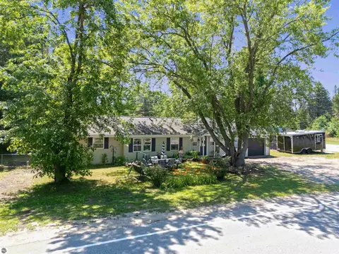 1723 W Division St, Cadillac, MI 49601