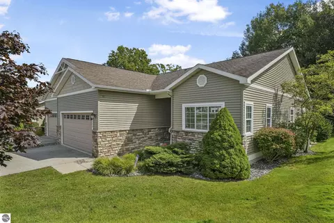 2130 Chelsea Ln, Traverse City, MI 49685