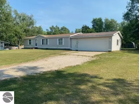 10559 Rosted Rd, Lake City, MI 49651
