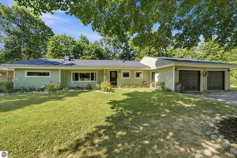 10581 E Grandview Rd, Traverse City, MI 49684