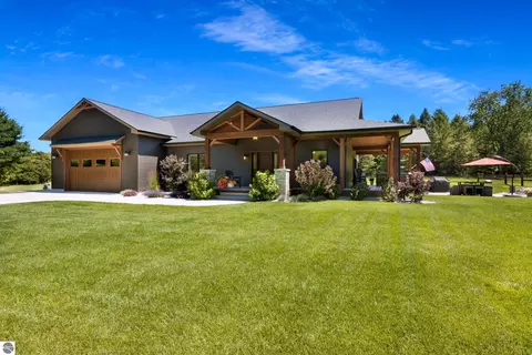 11215 Appleridge Trl, Alden, MI 49612