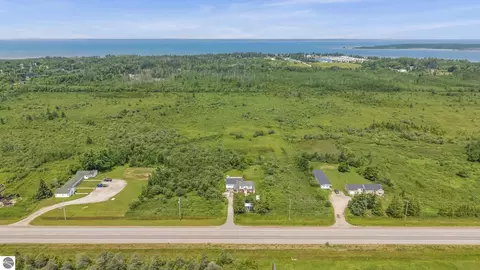 View/Area - 1805 E State St, Cheboygan, MI 49721 photo 2 of 6