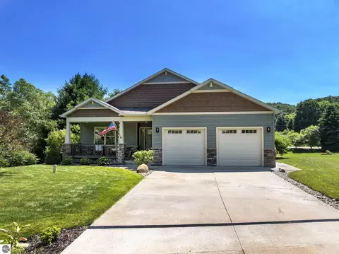 9366 E Summerfield Dr, Traverse City, MI 49684