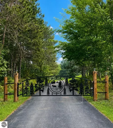 7857 Paige Rd, Bellaire, MI 49615