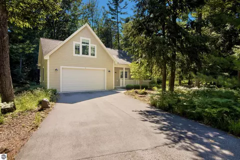 6 Twisted Oak, Glen Arbor, MI 49636