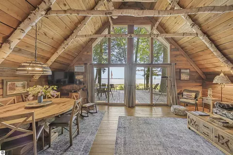 8580 N Bayview Ave, Northport, MI 49670