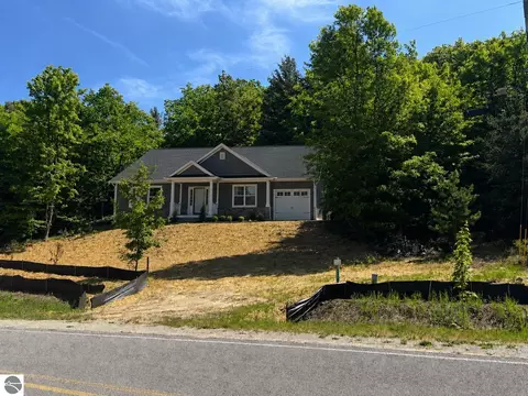 9394 E Hoxie Rd, Cedar, MI 49621 photo 1