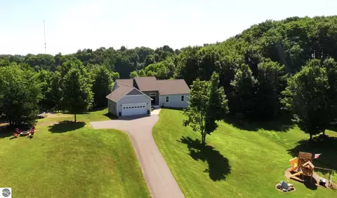 4609 Westbrook Dr, Traverse City, MI 49685