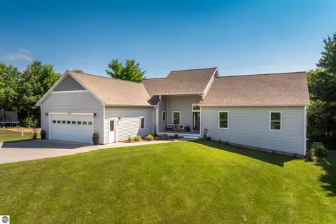 4609 Westbrook Dr, Traverse City, MI 49685