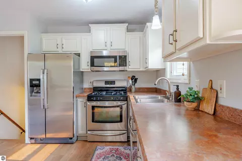 Kitchen - 2667 Pine Breeze Dr, Interlochen, MI 49643 photo 5 of 6