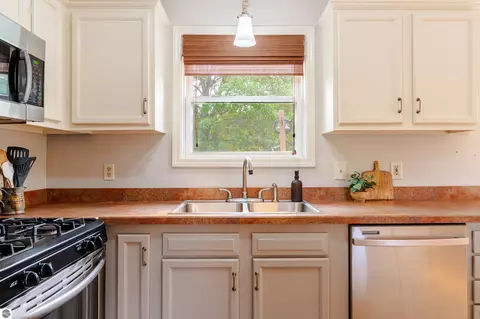 Kitchen - 2667 Pine Breeze Dr, Interlochen, MI 49643 photo 3 of 6