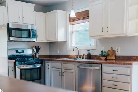 Kitchen - 2667 Pine Breeze Dr, Interlochen, MI 49643 photo 2 of 6