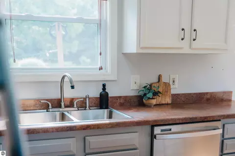 Kitchen - 2667 Pine Breeze Dr, Interlochen, MI 49643 photo 4 of 6