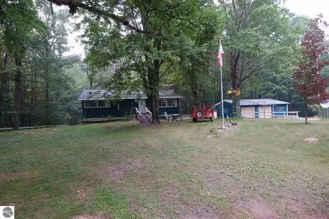 930 Seaton Creek Rd, Mesick, MI 49668