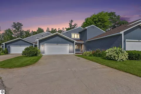 133 N Shore Dr W #10, Cadillac, MI 49601