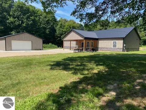 802 W 4 Rd, Buckley, MI 49620