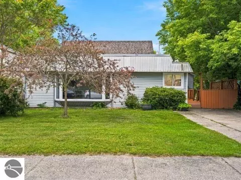 143 S Benzie Blvd, Beulah, MI 49617