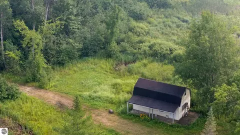 000 Owl Dr, Houghton Lake, MI 48629