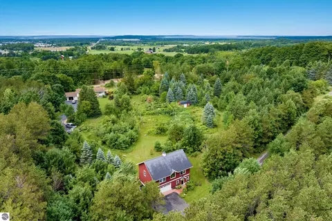 910 Rusch View Rdg, Traverse City, MI 49696