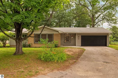 815 Westminster Rd, Traverse City, MI 49686
