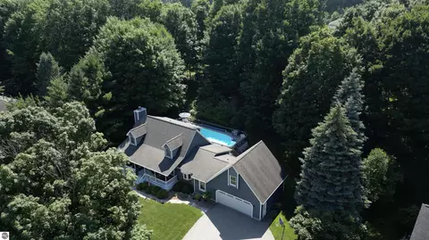 9770 E Valley Hills Dr, Traverse City, MI 49684