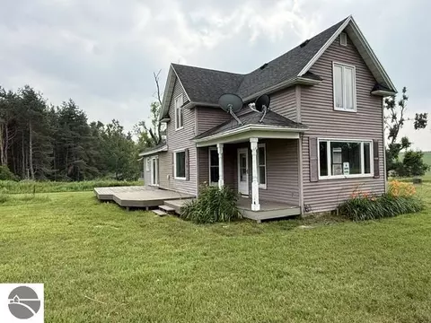 6948 E 48 Rd, Cadillac, MI 49601
