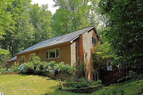 8131 Hillside Dr, Traverse City, MI 49685