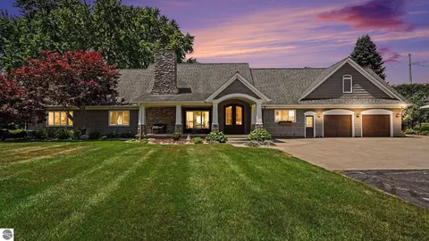 Exterior - 115 Golfside Dr, Alma, MI 48801 photo 3 of 8