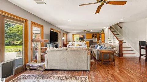 Living - 115 Golfside Dr, Alma, MI 48801 photo 2 of 3