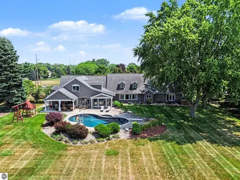 Exterior - 115 Golfside Dr, Alma, MI 48801 photo 8 of 8
