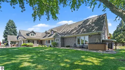 Exterior - 115 Golfside Dr, Alma, MI 48801 photo 5 of 8