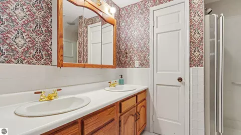 Bath - 115 Golfside Dr, Alma, MI 48801 photo 4 of 9
