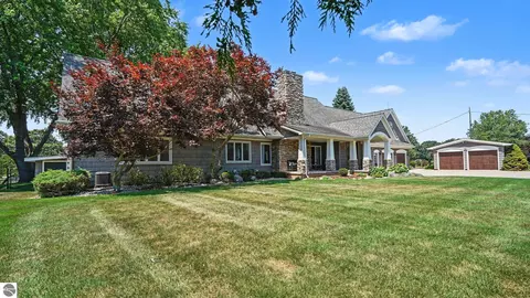 Exterior - 115 Golfside Dr, Alma, MI 48801 photo 4 of 8