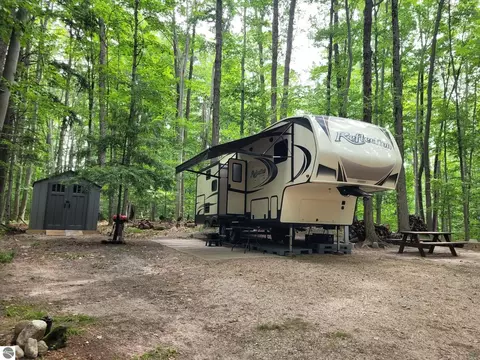 257 W Forest Trl, Leroy, MI 49655