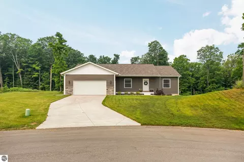 1432 Umber Dr, Traverse City, MI 49696