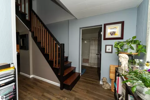 Entry Way - 522 N 2nd St, Shepherd, MI 48883 photo 5 of 6
