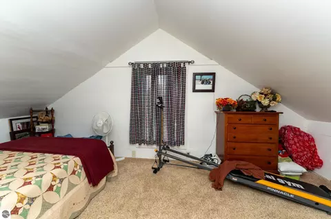 Bedroom - 522 N 2nd St, Shepherd, MI 48883 photo 5 of 10
