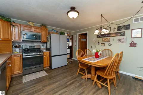 Kitchen - 522 N 2nd St, Shepherd, MI 48883 photo 1 of 3