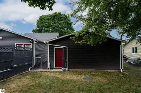 Exterior - 522 N 2nd St, Shepherd, MI 48883 photo 6 of 16