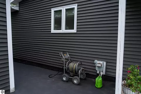 Exterior - 522 N 2nd St, Shepherd, MI 48883 photo 3 of 16