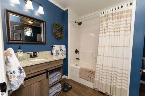 Bath - 522 N 2nd St, Shepherd, MI 48883 photo 3 of 6