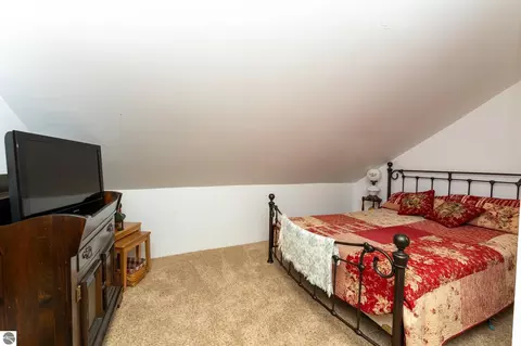 Bedroom - 522 N 2nd St, Shepherd, MI 48883 photo 10 of 10
