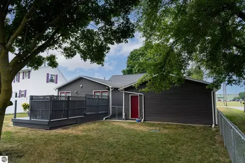 Exterior - 522 N 2nd St, Shepherd, MI 48883 photo 7 of 16