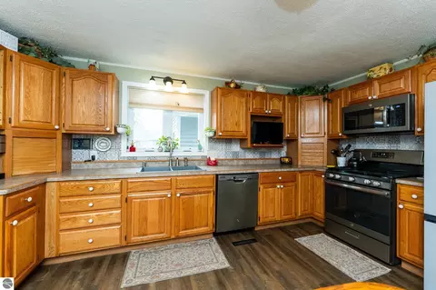 Kitchen - 522 N 2nd St, Shepherd, MI 48883 photo 3 of 3