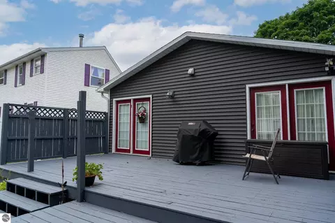 Exterior - 522 N 2nd St, Shepherd, MI 48883 photo 13 of 16