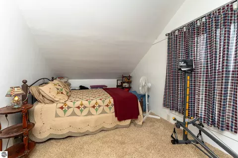 Bedroom - 522 N 2nd St, Shepherd, MI 48883 photo 6 of 10