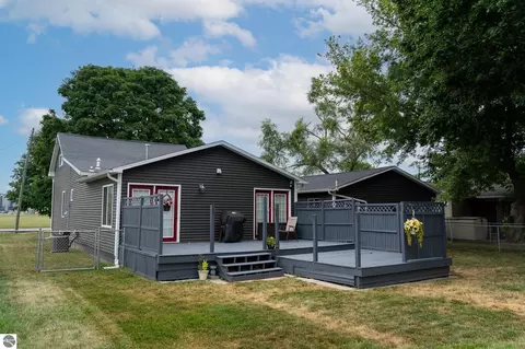 Exterior - 522 N 2nd St, Shepherd, MI 48883 photo 9 of 16