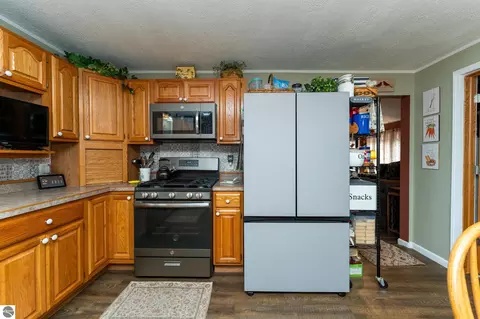 Kitchen - 522 N 2nd St, Shepherd, MI 48883 photo 2 of 3